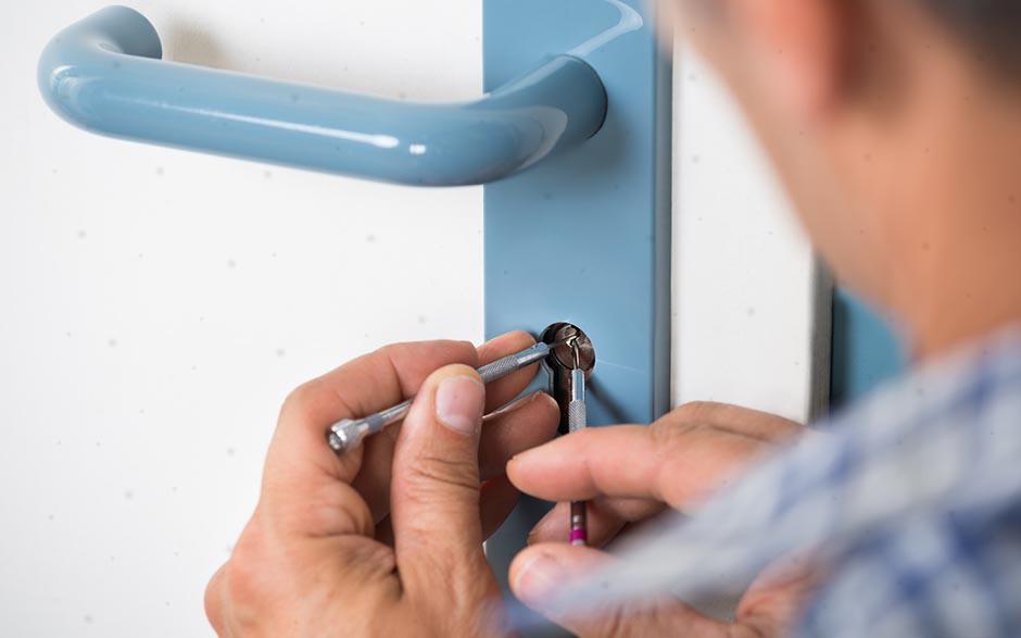 changer serrure porte garage basculante Saint-Pierre-du-Perray